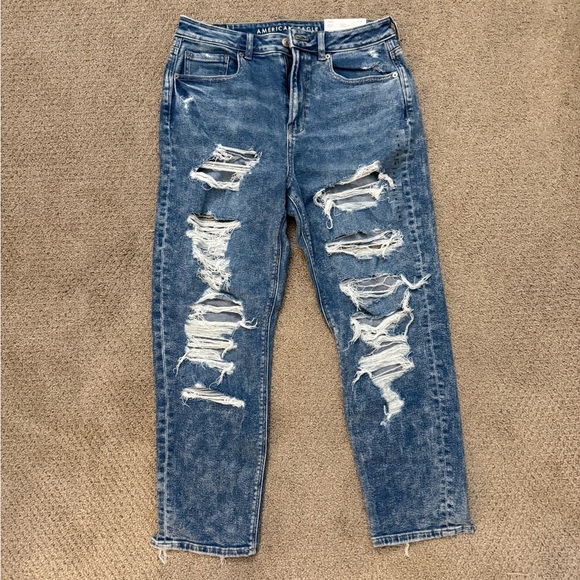 American Eagle Distressed Light Acid Washed Mom Jean -8 short - Picture 5 of 12